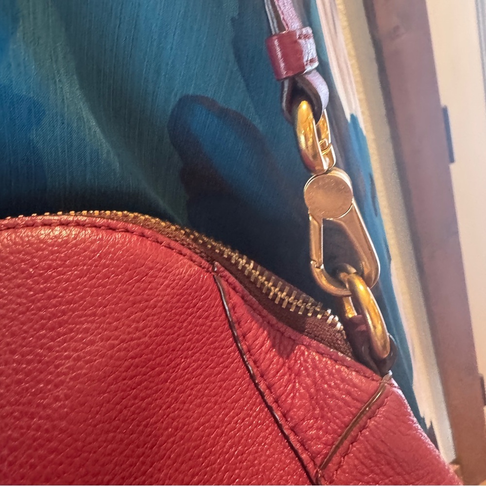 Marc by Marc Jacobs Pearl Red Leather Two-Way Bag with Crossbody Strap - Picture 8 of 14